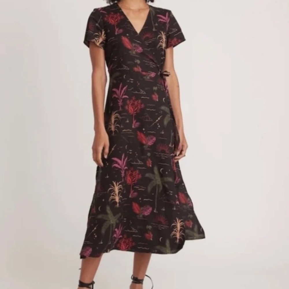 Marine Layer Emlyn Midi Wrap Dress in Beach Wizard Print